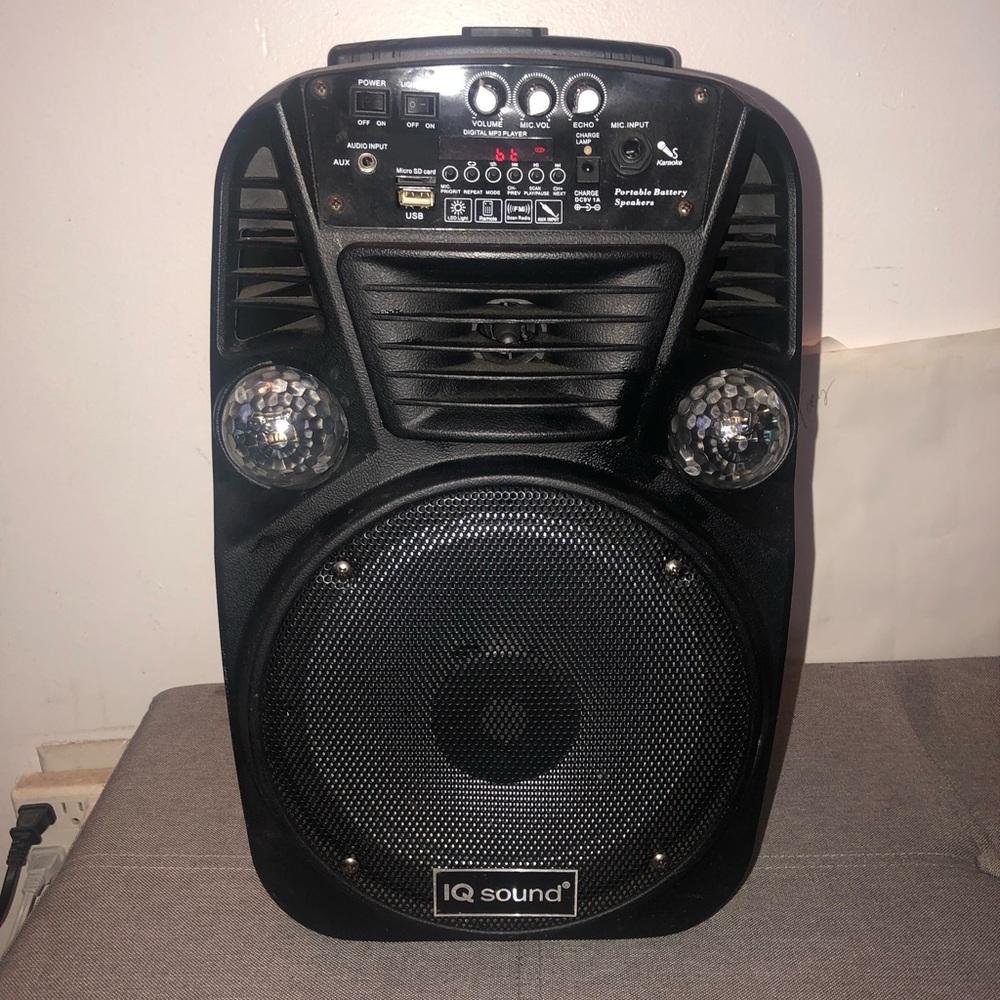 IQ SOUND BLUETOOTH SPEAKER, Charges phone, plays radio, its high sound quality